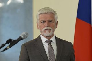 Prezident Pavel ve zmijovce: Ondřej Hejma se neudržel